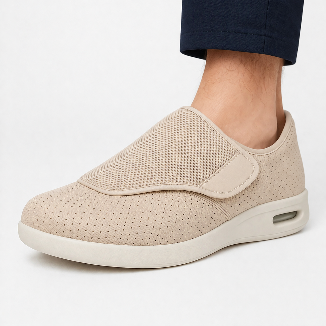 Orthopedic diabetic shoes with viscoelastic foam and zero drop